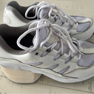 Women's White Athletic Shoes z-coil